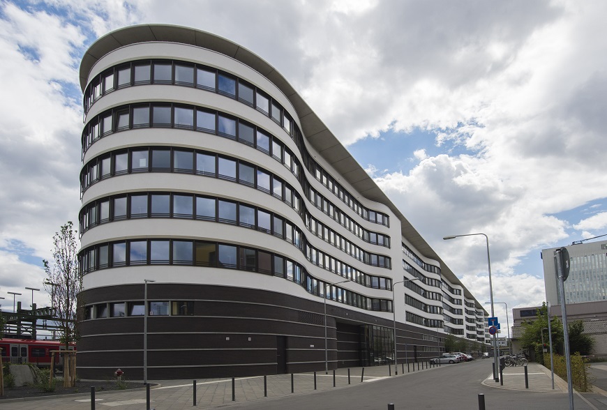 Siebenstöckiges Bürogebäude in der Passivhaus Bauweise in Frankfurt