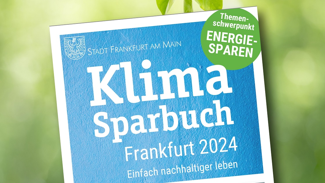 Titel Klimasparbuch mit Schwerpunktthema Energiesparen auf grünem Hintergrund